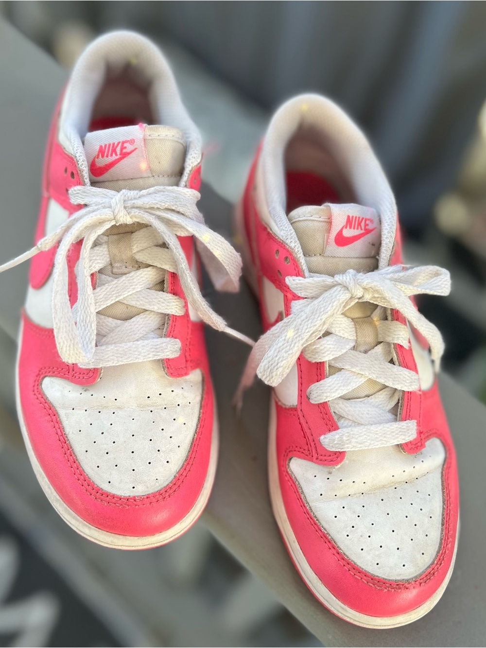 Nike Kids Low-Top Sneakers in Pink and White